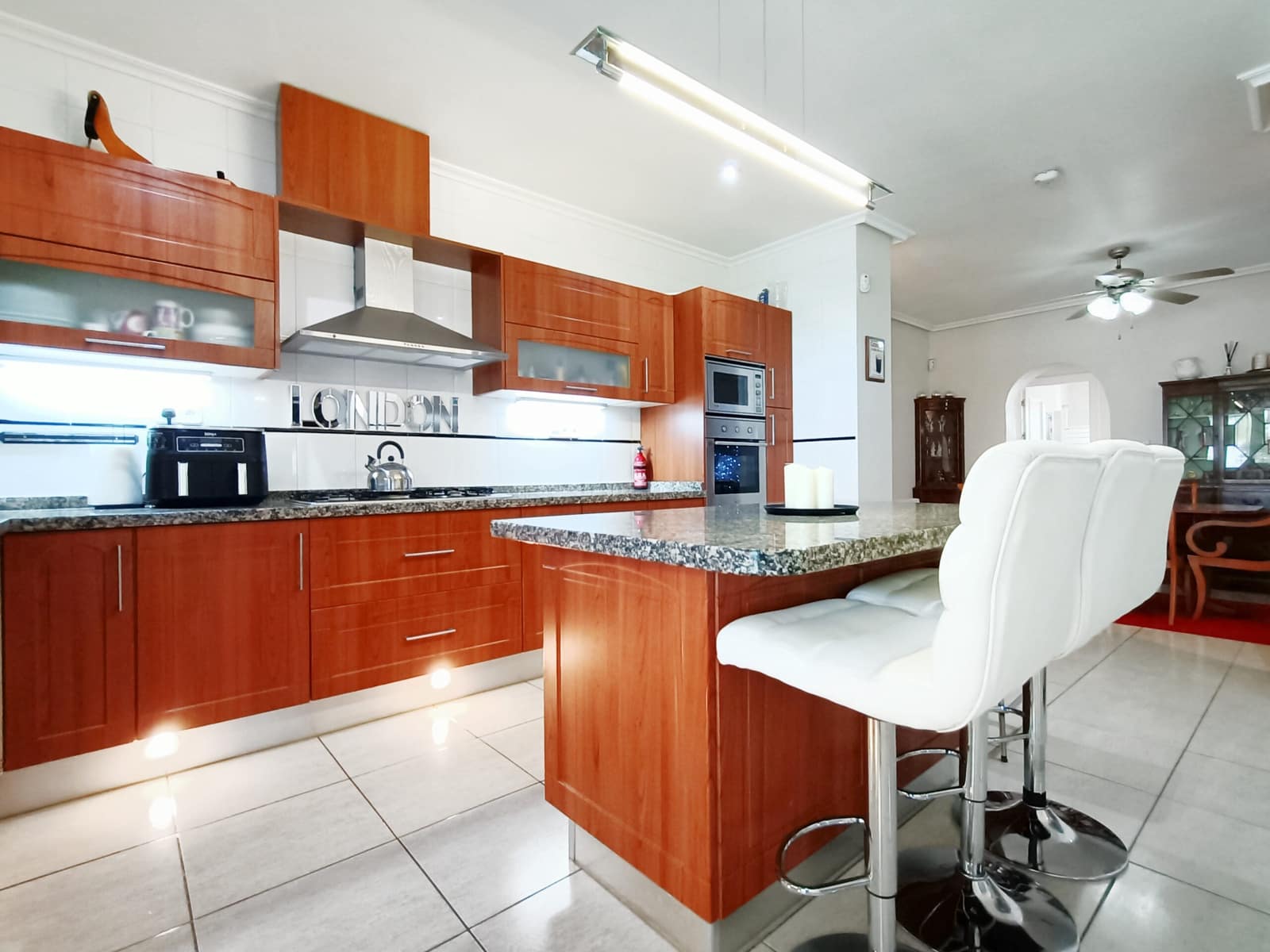 6 makuuhuone Huvila myytävänä paikassa Gea y Truyols - 569 950 € (Ref: 7785247)