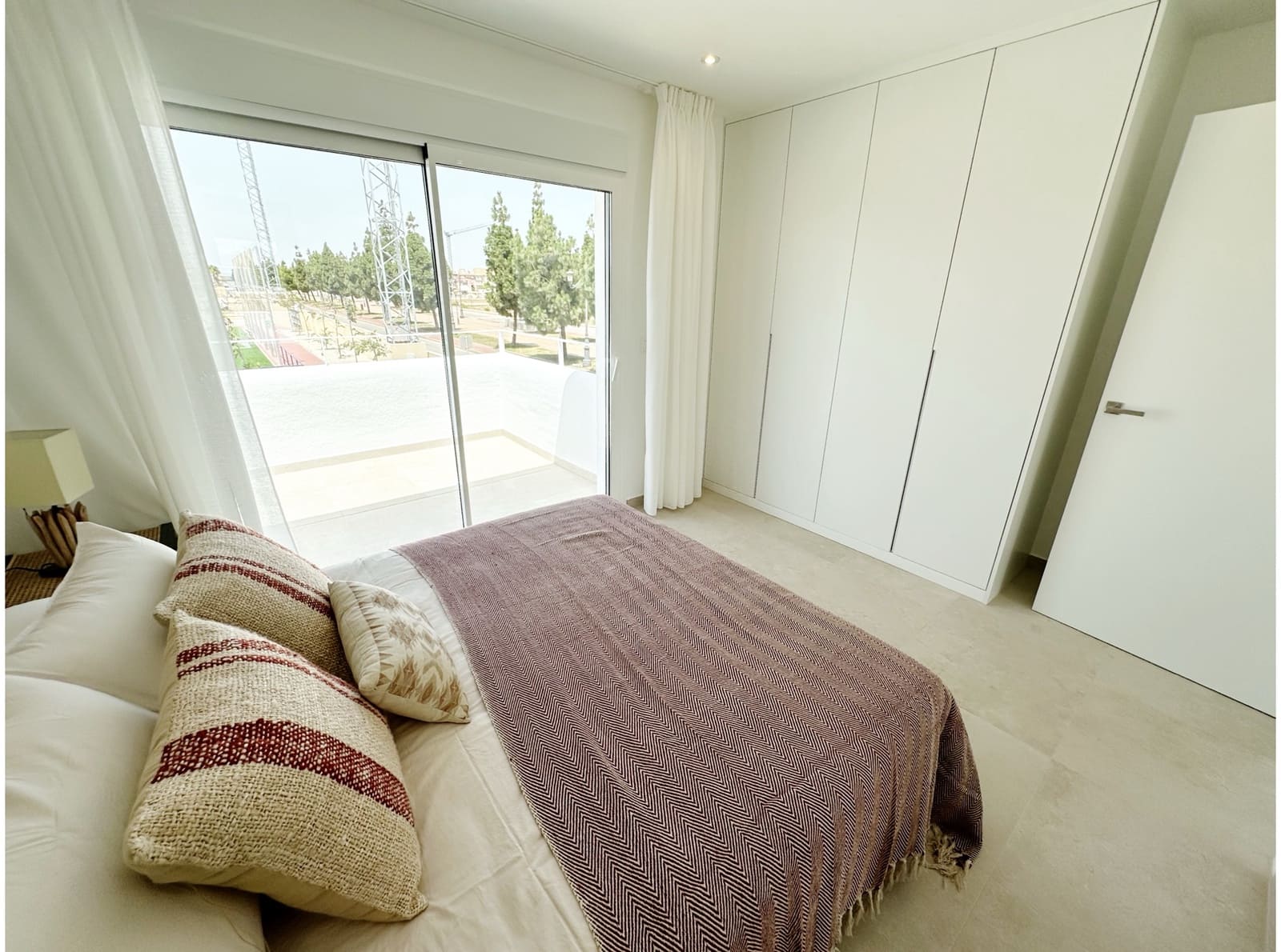 Chalet de 3 habitaciones en Los Alcázares en venta con piscina - 399.850 € (Ref: 8252451)