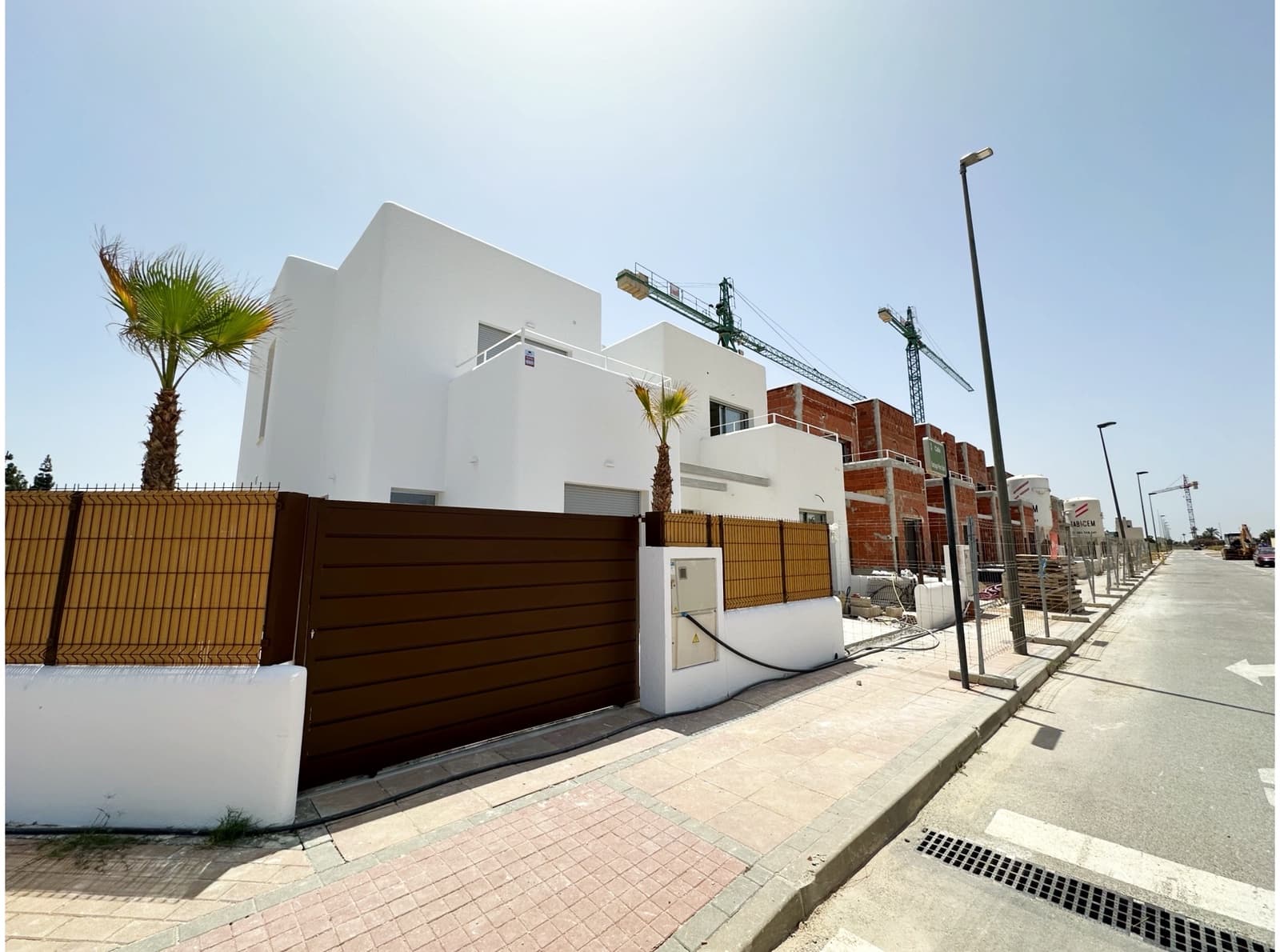 Chalet de 3 habitaciones en Los Alcázares en venta con piscina - 399.850 € (Ref: 8252451)