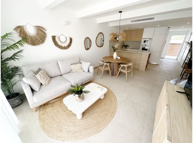 Chalet de 3 habitaciones en Los Alcázares en venta con piscina - 399.850 € (Ref: 8252451)