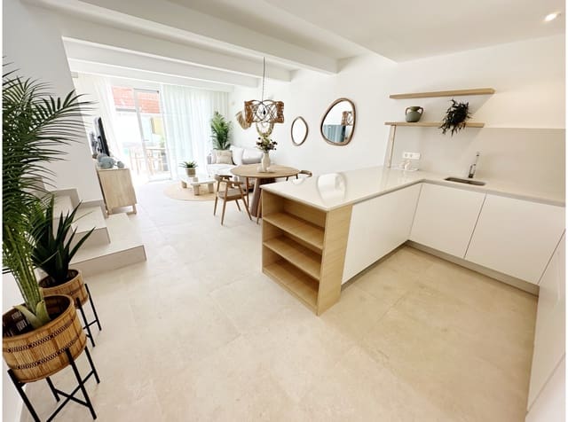 Chalet de 3 habitaciones en Los Alcázares en venta con piscina - 399.850 € (Ref: 8252451)