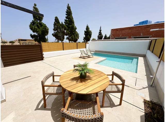 Chalet de 3 habitaciones en Los Alcázares en venta con piscina - 399.850 € (Ref: 8252451)