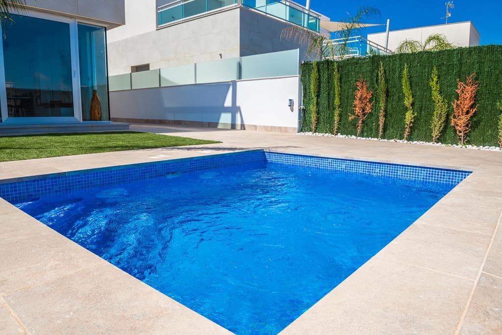 3 Zimmer Villa zu verkaufen in Los Alcazares mit Pool - 394.950 € (Ref: 8402346)
