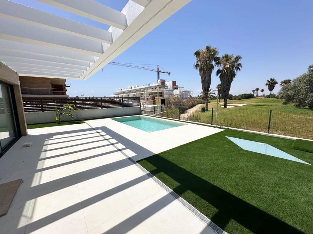 4 bedroom Villa for sale in Los Alcazares - € 684,950 (Ref: 8429537)