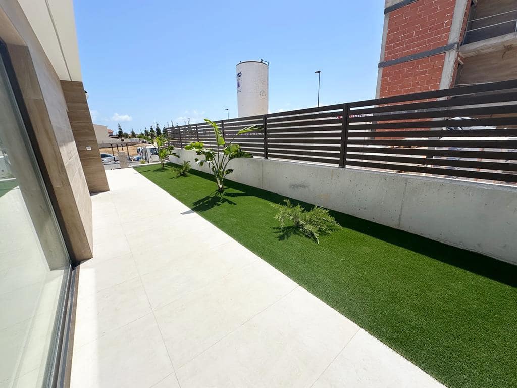 4 bedroom Villa for sale in Los Alcazares - € 684,950 (Ref: 8429537)