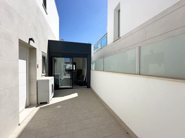 4 bedroom Villa for sale in Los Alcázares with pool - € 375,900 (Ref: 8987292)