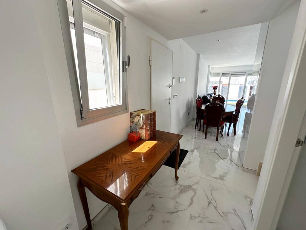 4 bedroom Villa for sale in Los Alcazares with pool - € 375,900 (Ref: 8987292)