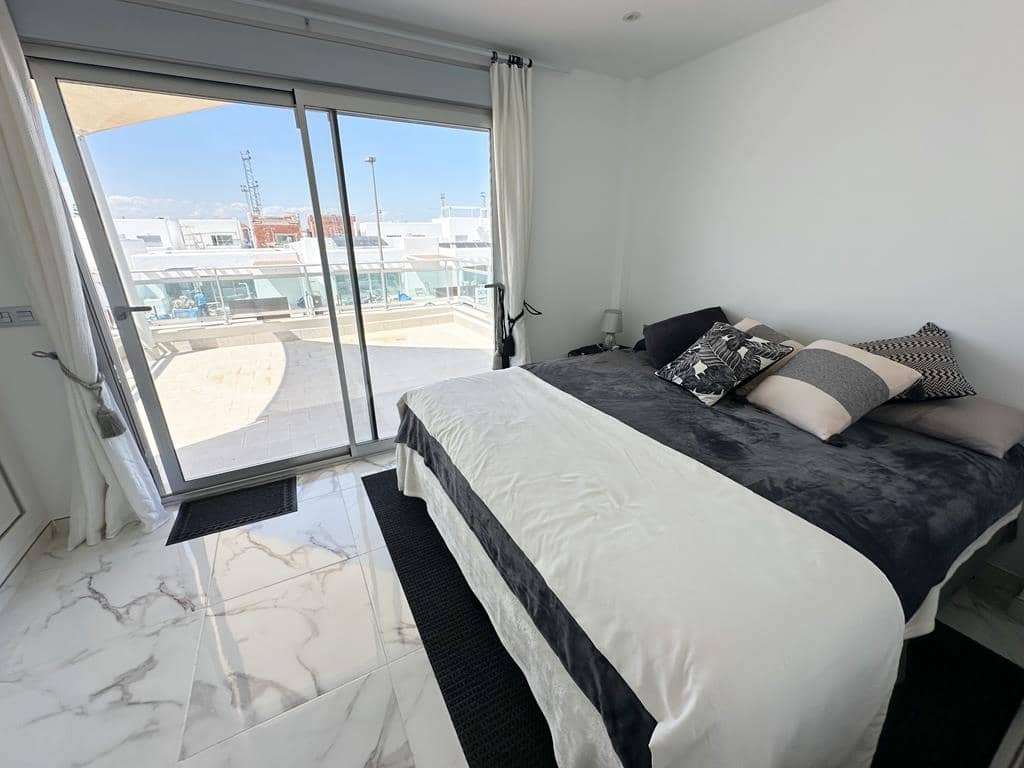 4 bedroom Villa for sale in Los Alcazares with pool - € 375,900 (Ref: 8987292)