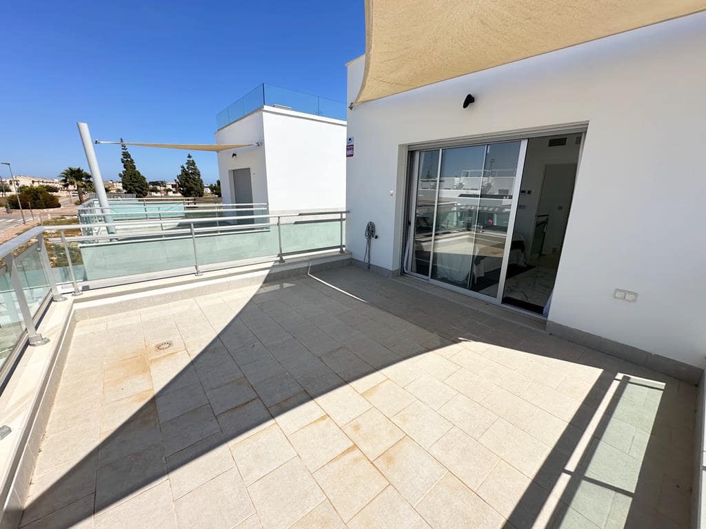 4 bedroom Villa for sale in Los Alcazares with pool - € 375,900 (Ref: 8987292)