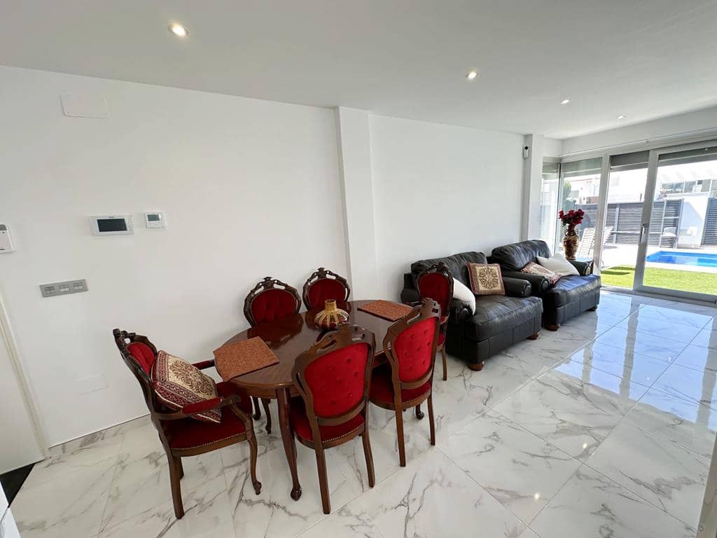 4 bedroom Villa for sale in Los Alcazares with pool - € 375,900 (Ref: 8987292)