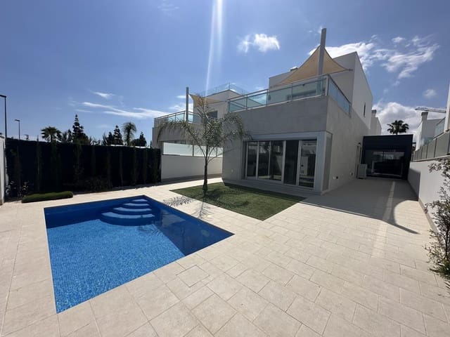 4 bedroom Villa for sale in Los Alcázares with pool - € 375,900 (Ref: 8987292)