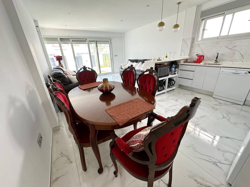 4 bedroom Villa for sale in Los Alcazares with pool - € 375,900 (Ref: 8987292)