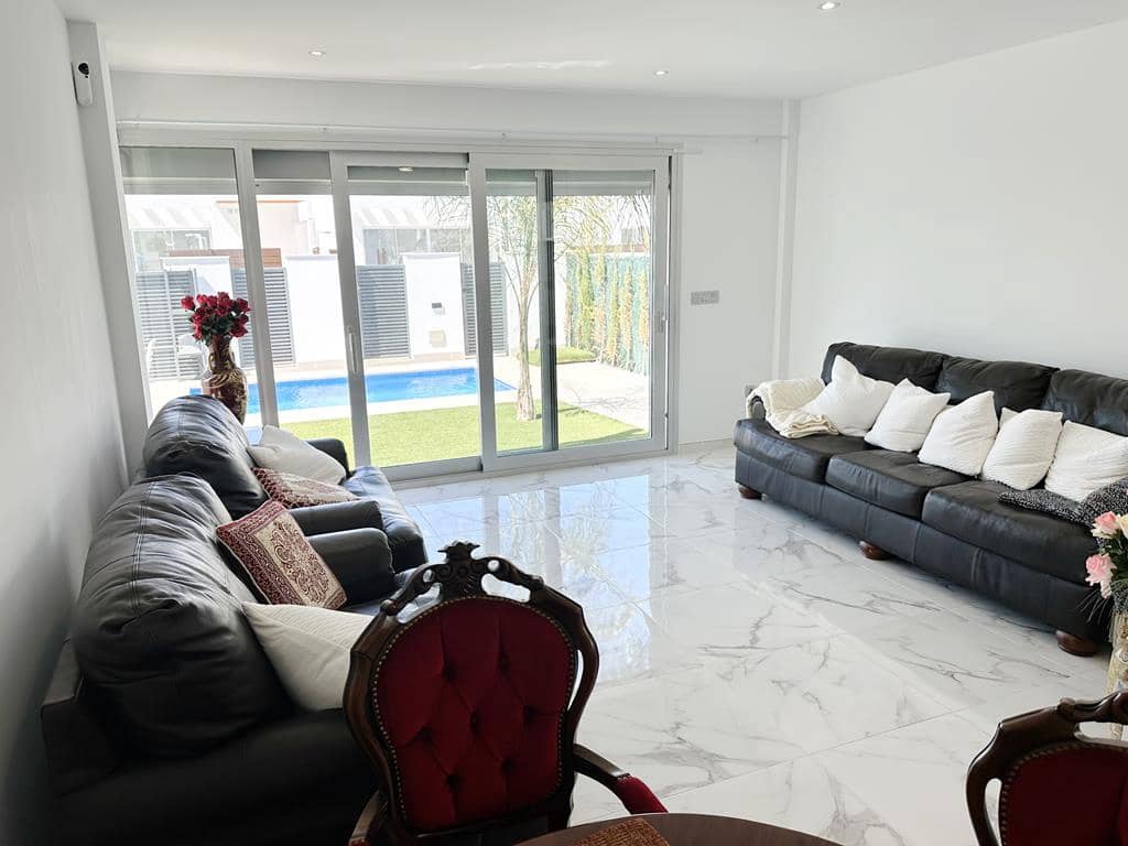 4 bedroom Villa for sale in Los Alcazares with pool - € 375,900 (Ref: 8987292)