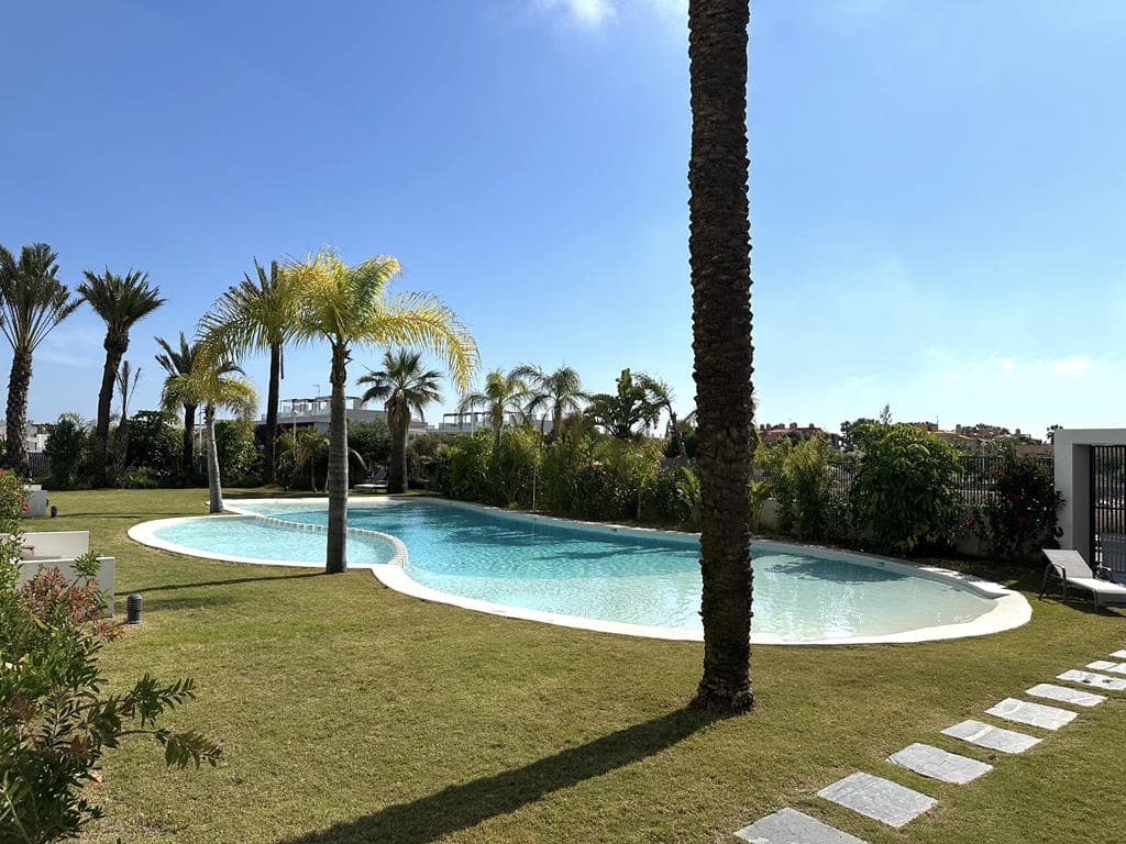 2 soveværelse Lejlighed til salg i Mar de Cristal - € 357.950 (Ref: 9019146)