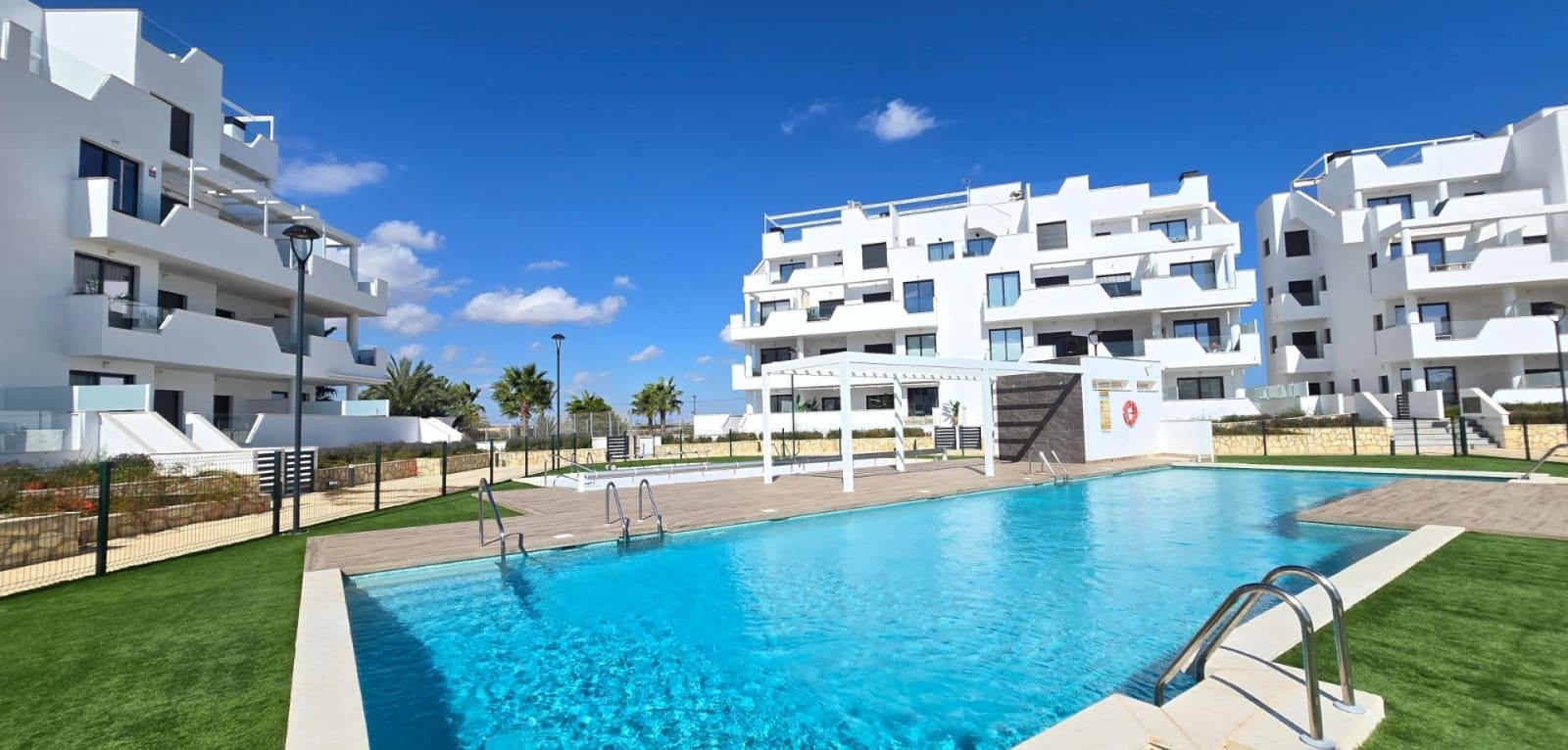 Apartamento de 2 habitaciones en Los Alcázares en venta - 299.950 € (Ref: 9354256)