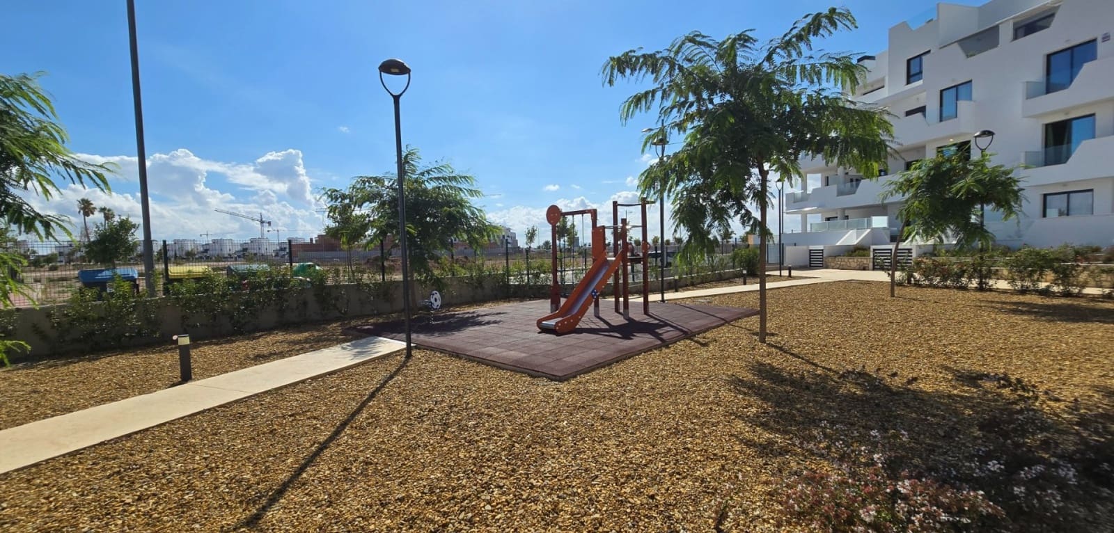 Apartamento de 2 habitaciones en Los Alcázares en venta - 299.950 € (Ref: 9354256)