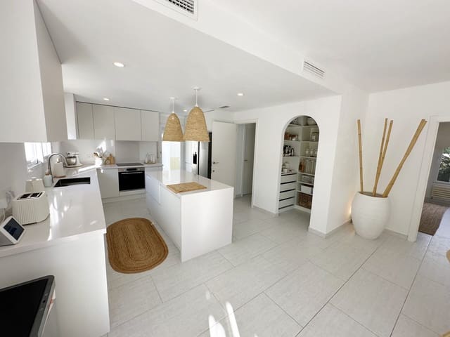 4 soveværelse Villa til salg i Mar Menor Golf Resort, Torre-Pacheco - € 585.000 (Ref: 9400012)