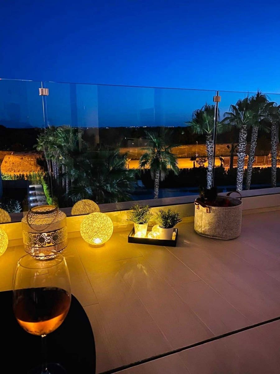 2 bedroom Apartment for sale in Dehesa de Campoamor with pool - € 369,000 (Ref: 9438332)