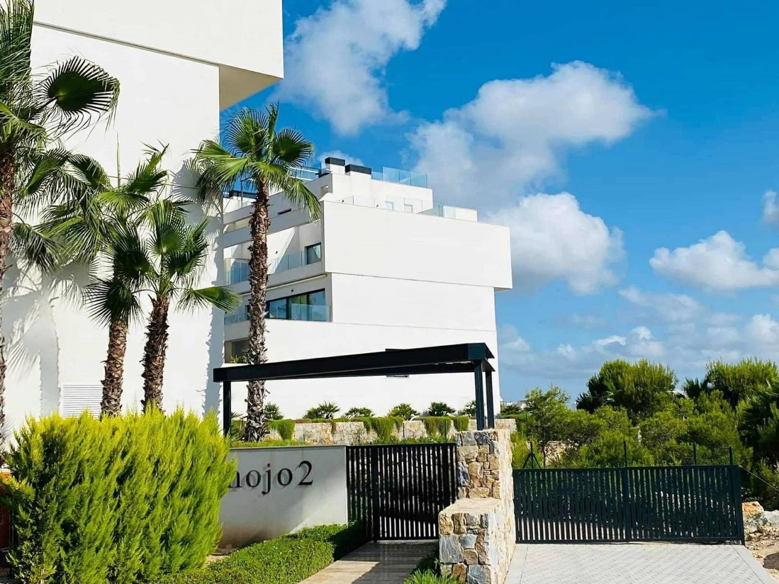 2 bedroom Apartment for sale in Dehesa de Campoamor with pool - € 369,000 (Ref: 9438332)