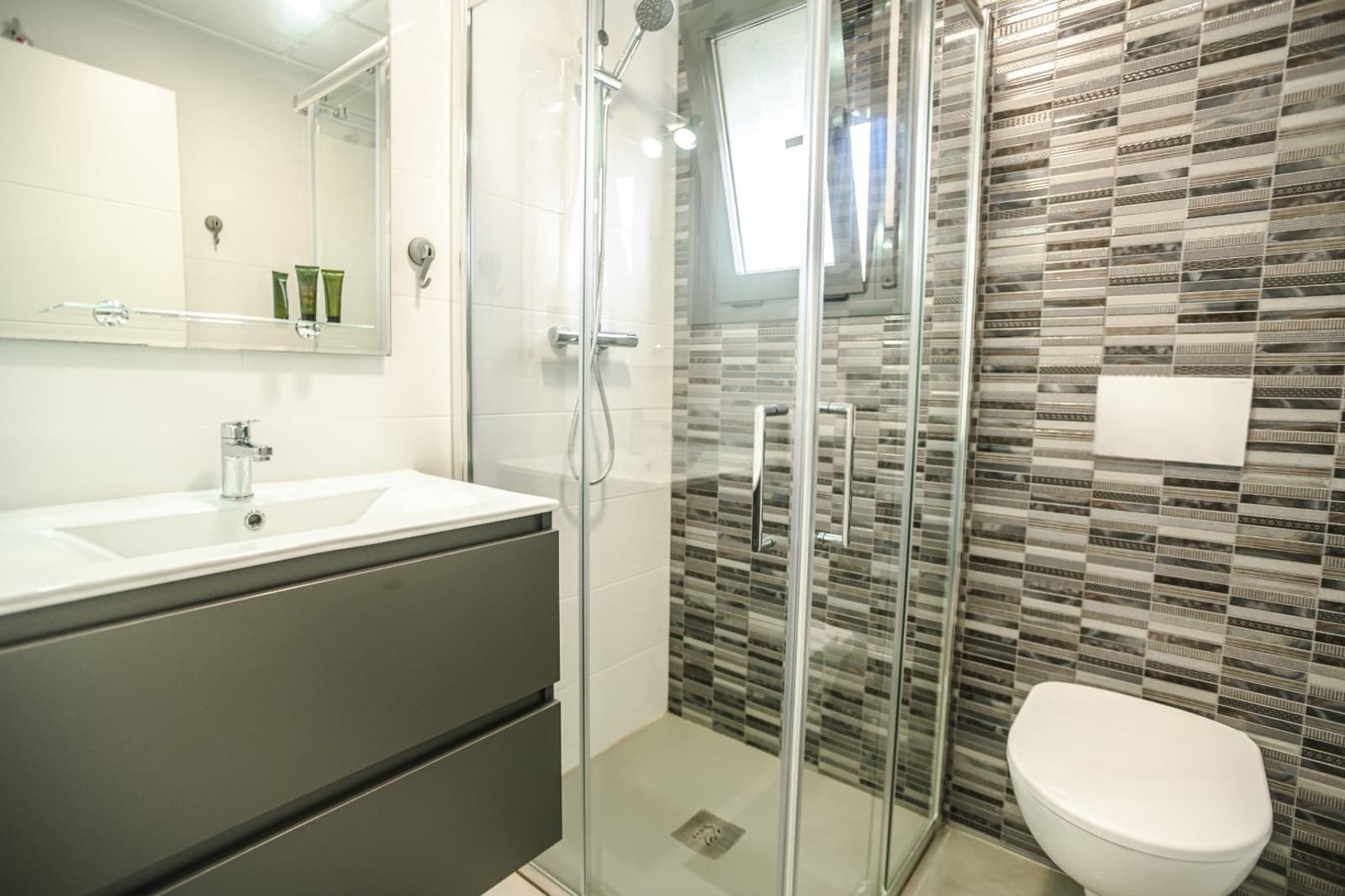 Apartamento de 2 habitaciones en Pilar de la Horadada en venta con piscina garaje - 229.500 € (Ref: 9564015)