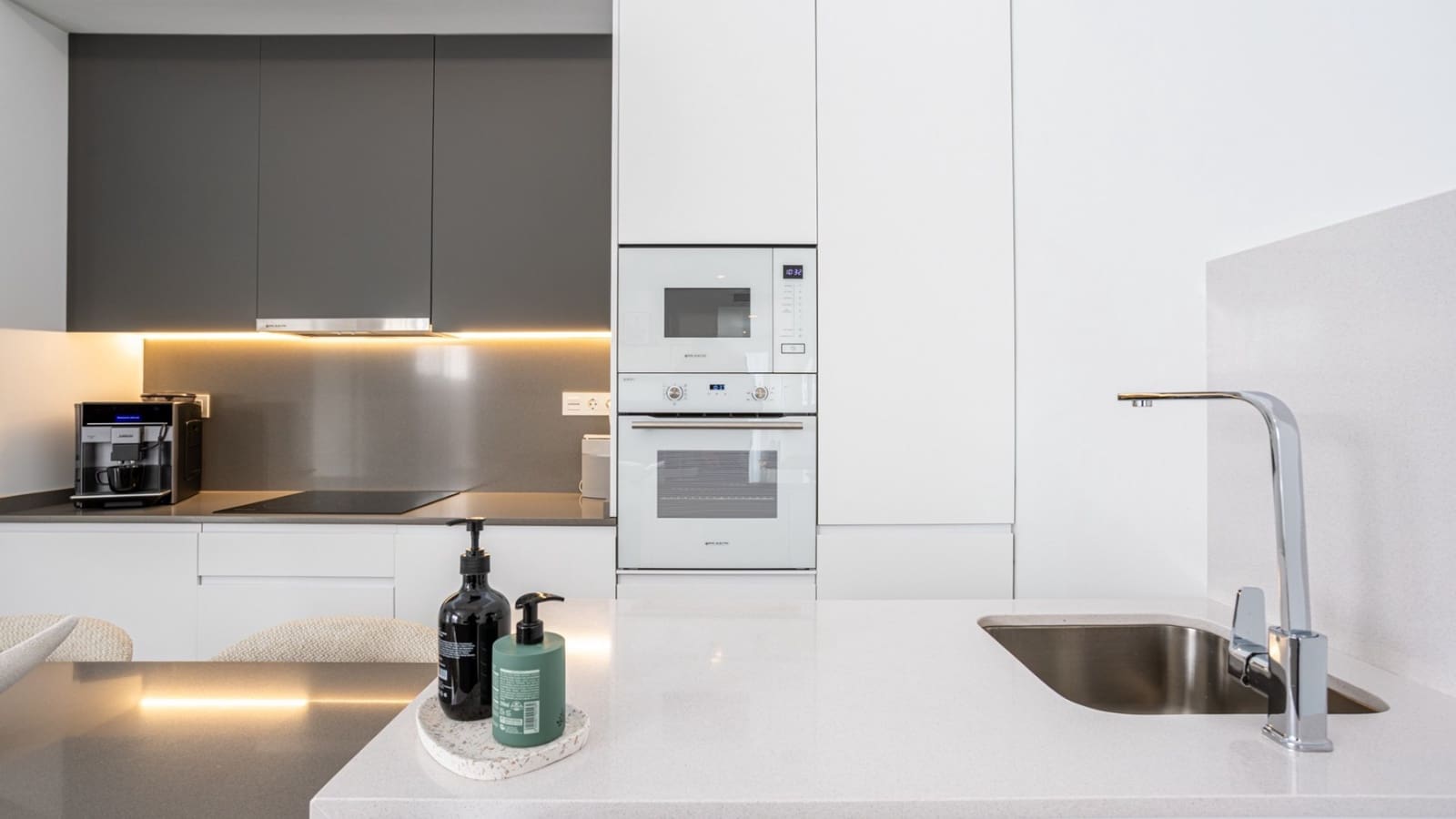 3 slaapkamer Villa te koop in Roldan met zwembad - € 342.000 (Ref: 9585053)