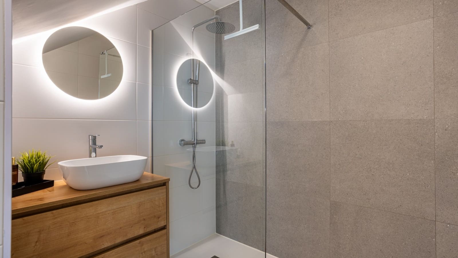 3 slaapkamer Villa te koop in Roldan met zwembad - € 342.000 (Ref: 9585053)