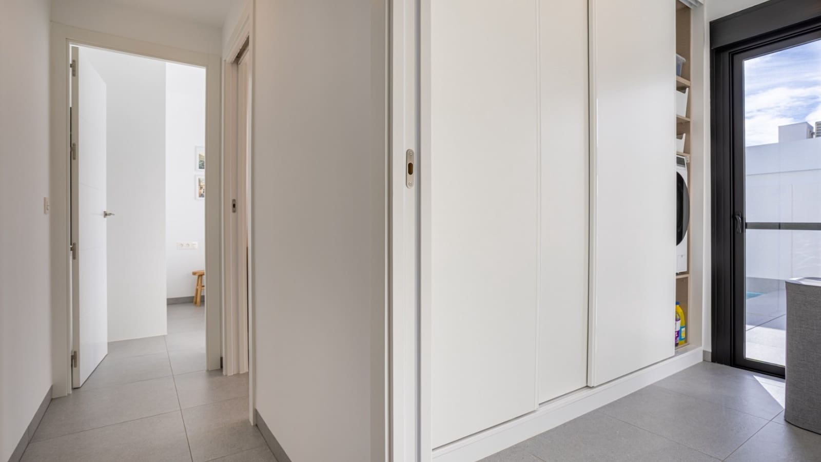 3 slaapkamer Villa te koop in Roldan met zwembad - € 342.000 (Ref: 9585053)