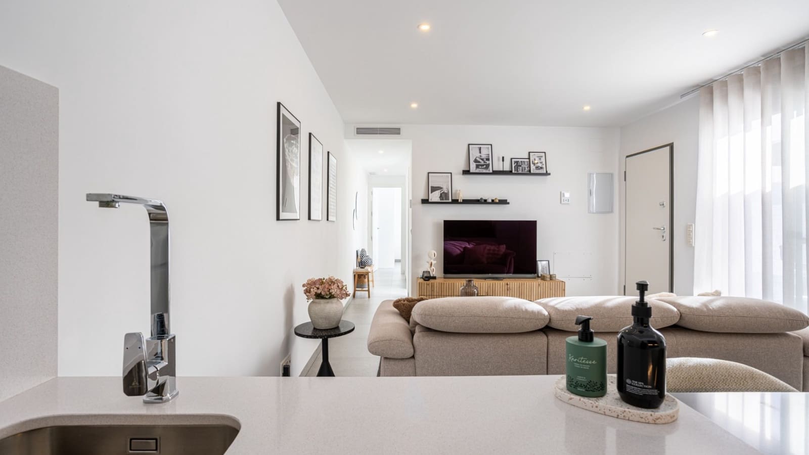 3 slaapkamer Villa te koop in Roldan met zwembad - € 342.000 (Ref: 9585053)