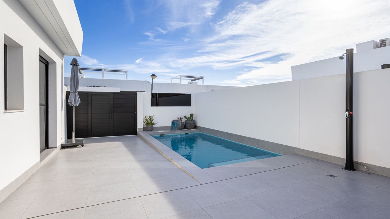 3 slaapkamer Villa te koop in Roldan met zwembad - € 342.000 (Ref: 9585053)