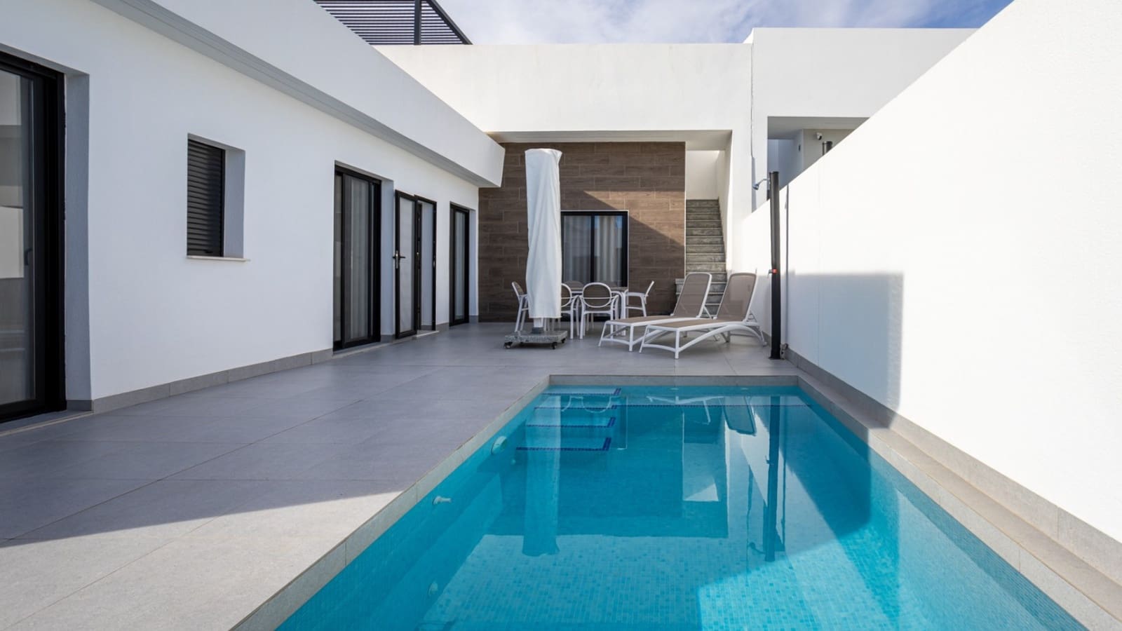 3 slaapkamer Villa te koop in Roldan met zwembad - € 335.000 (Ref: 9585054)