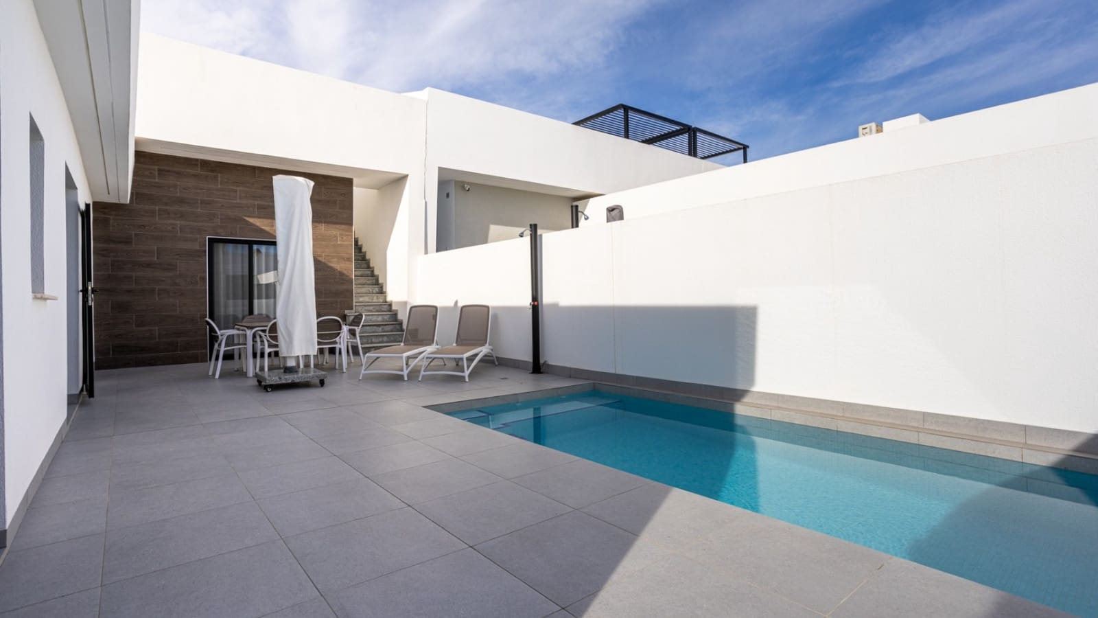 3 slaapkamer Villa te koop in Roldan met zwembad - € 335.000 (Ref: 9585054)