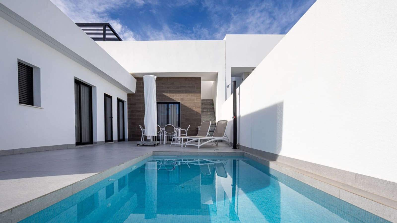 3 slaapkamer Villa te koop in Roldan met zwembad - € 335.000 (Ref: 9585054)