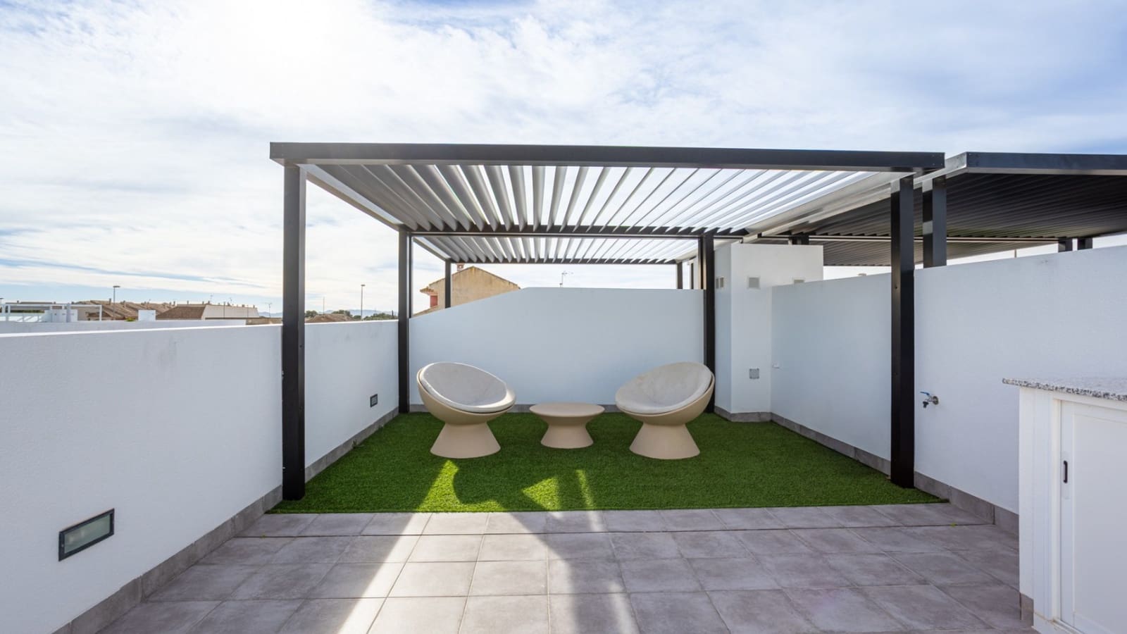 3 slaapkamer Villa te koop in Roldan met zwembad - € 335.000 (Ref: 9585054)