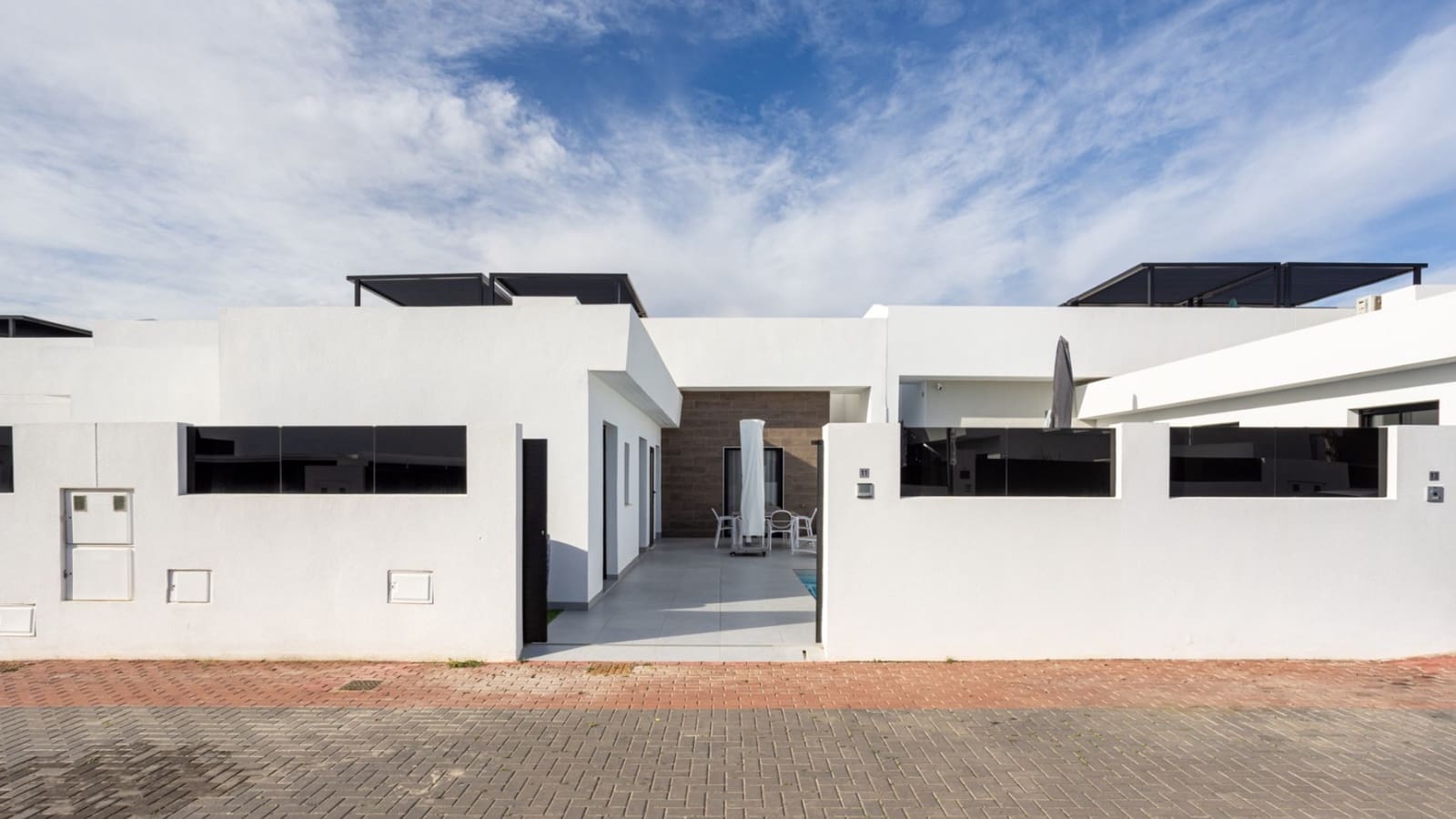 3 slaapkamer Villa te koop in Roldan met zwembad - € 335.000 (Ref: 9585054)