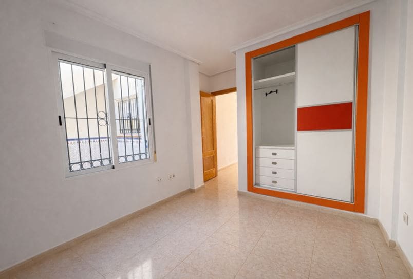 2 makuuhuone Omakotitalo myytävänä paikassa Sucina - 147 000 € (Ref: 9669254)