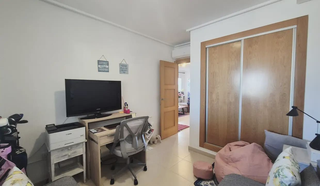 Casa de 2 habitaciones en Roldan en venta - 214.999 € (Ref: 9684378)