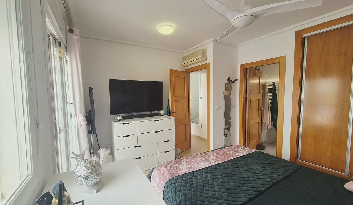 Casa de 2 habitaciones en Roldan en venta - 249.950 € (Ref: 9684379)