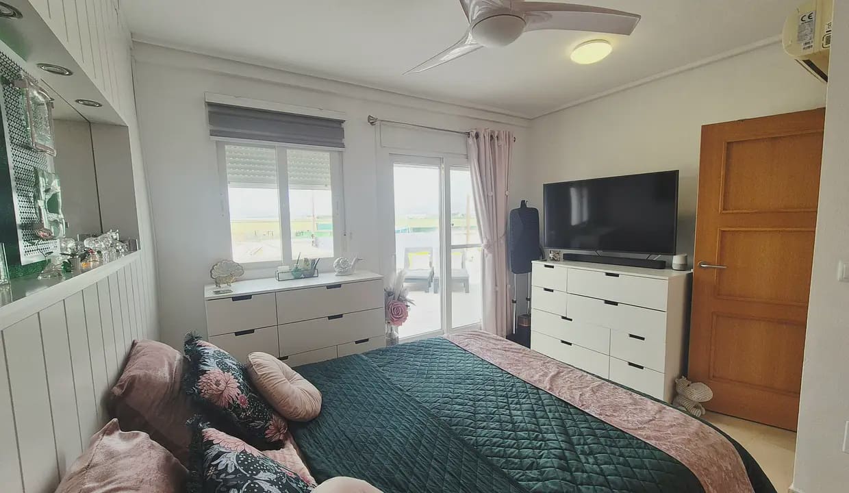 Casa de 2 habitaciones en Roldan en venta - 249.950 € (Ref: 9684379)