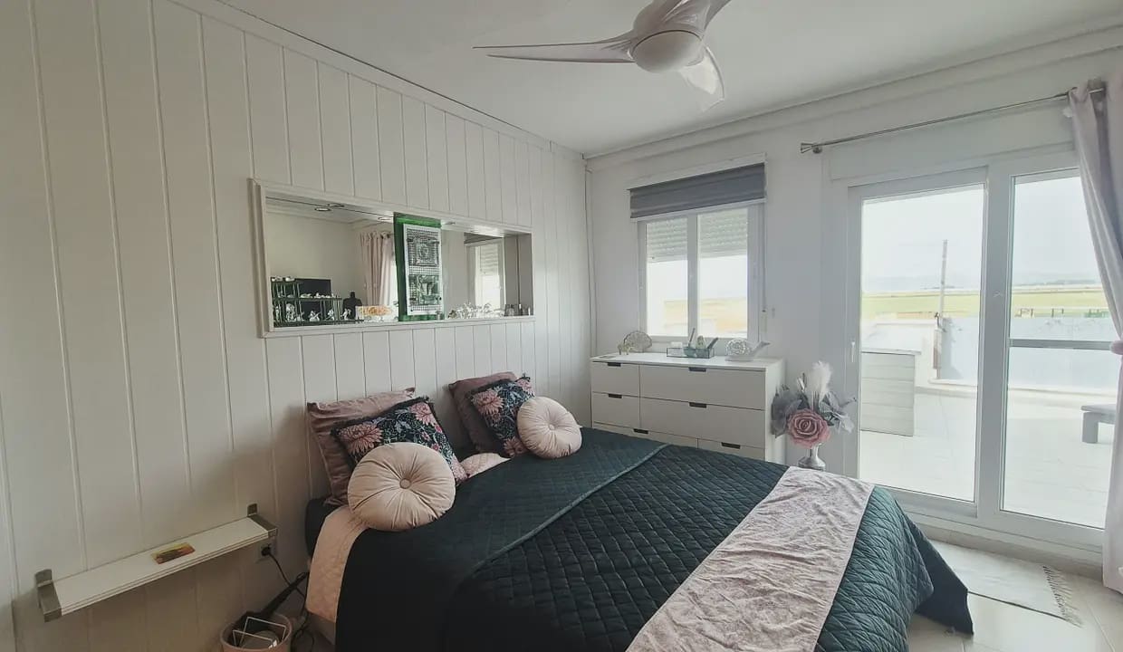 Casa de 2 habitaciones en Roldan en venta - 249.950 € (Ref: 9684379)