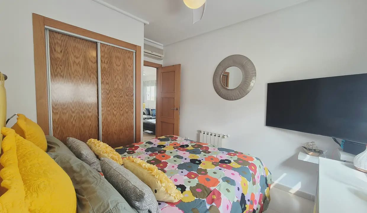 Casa de 2 habitaciones en Roldan en venta - 249.950 € (Ref: 9684379)
