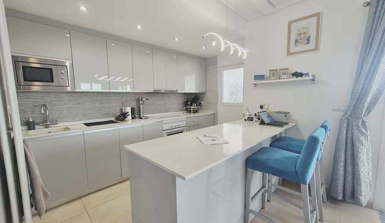 Casa de 2 habitaciones en Roldan en venta - 249.950 € (Ref: 9684379)