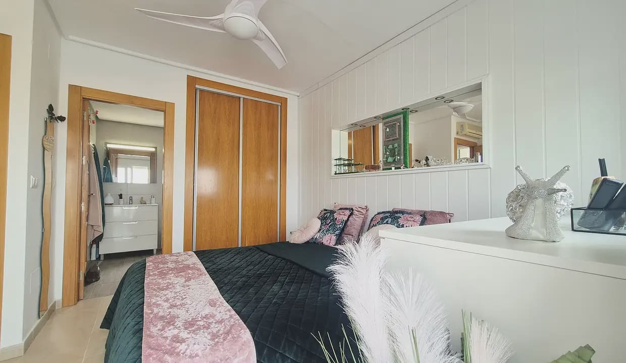 Casa de 2 habitaciones en Roldan en venta - 249.950 € (Ref: 9684379)