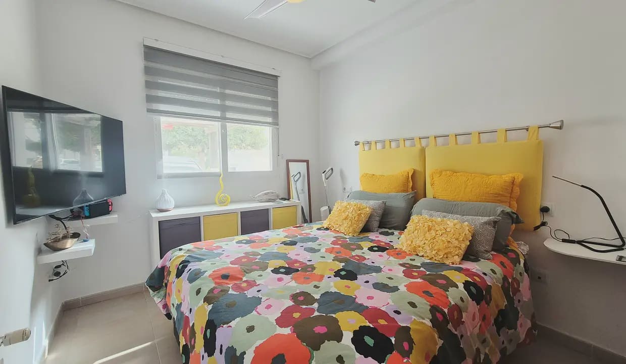 Casa de 2 habitaciones en Roldan en venta - 249.950 € (Ref: 9684379)