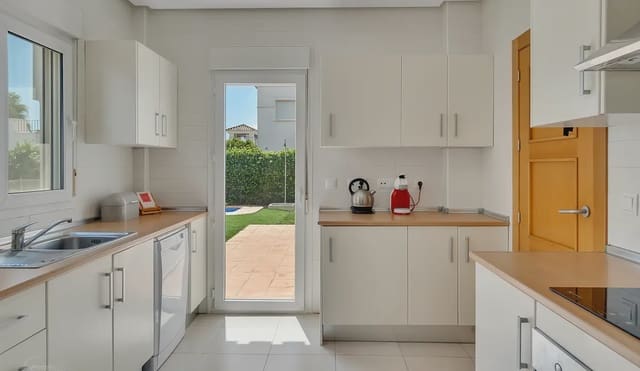 3 quarto Moradia para venda em La Torre Golf Resort, Torre-Pacheco com piscina - 349 950 € (Ref: 9687407)