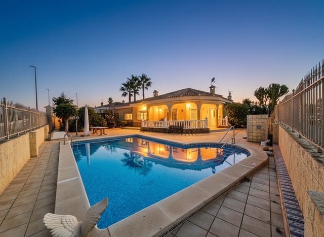 Chalet de 4 habitaciones en Murcia ciudad en venta con piscina - 299.000 € (Ref: 9812468)