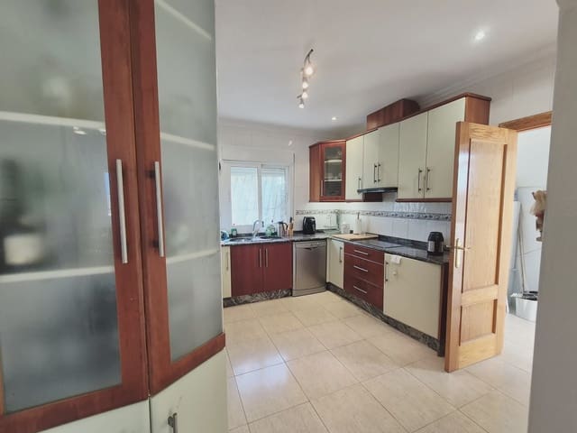Chalet de 4 habitaciones en Murcia ciudad en venta con piscina - 299.000 € (Ref: 9812468)