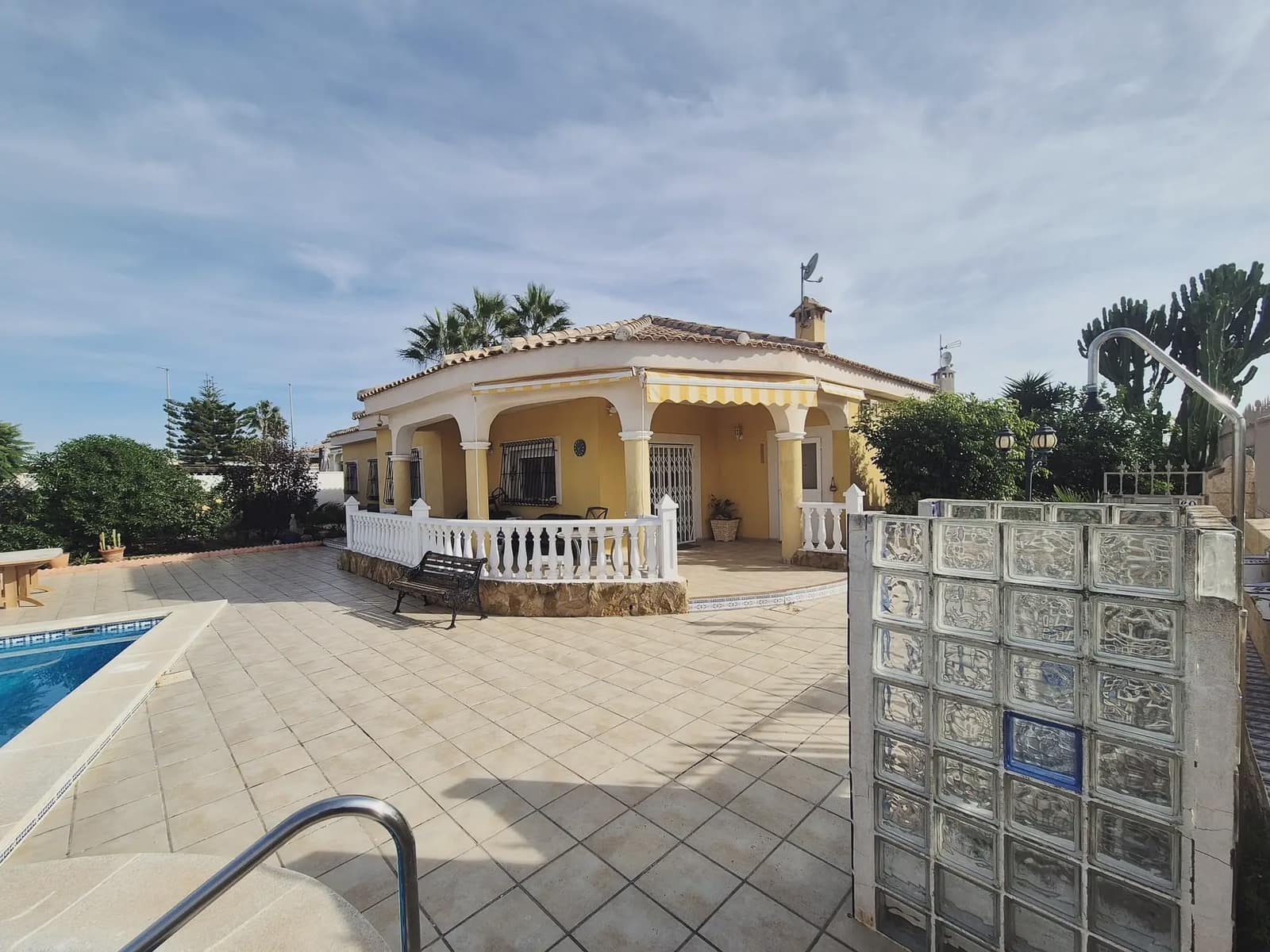 Chalet de 4 habitaciones en Murcia ciudad en venta con piscina - 299.000 € (Ref: 9812468)