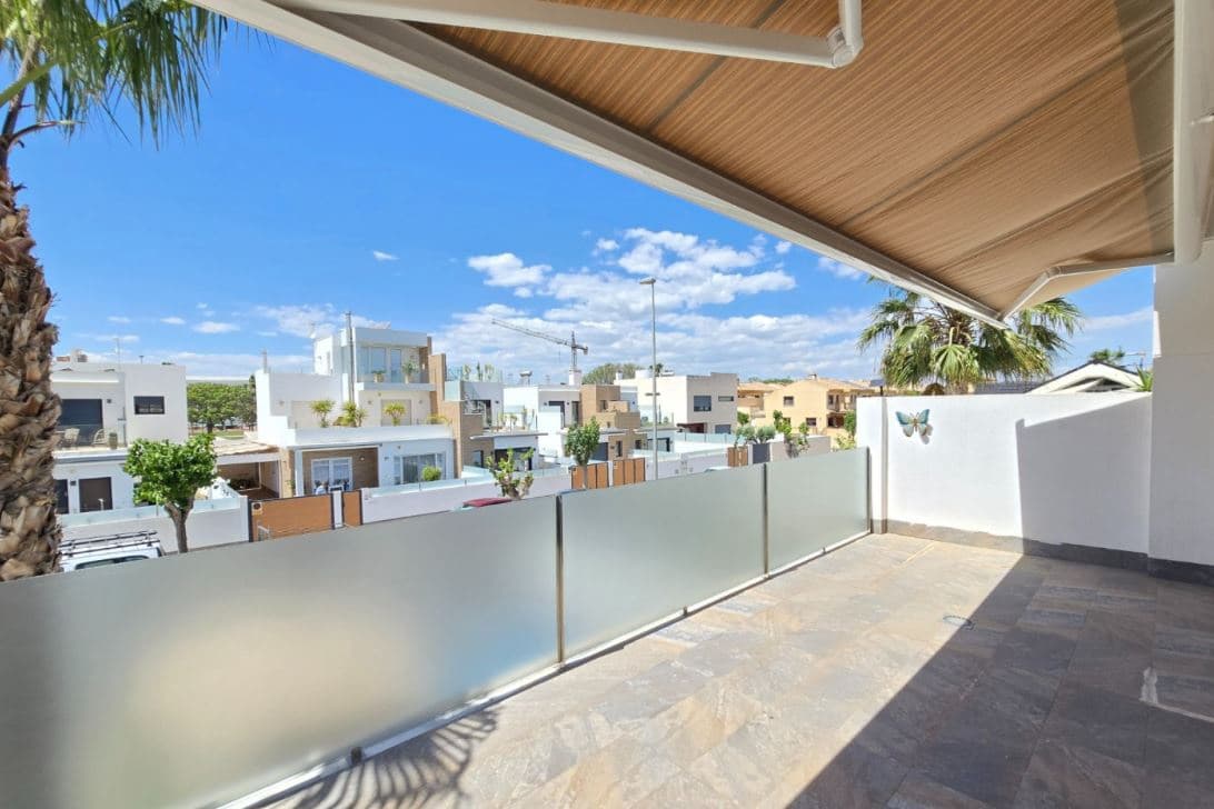 3 sovrum Villa till salu i Pilar de la Horadada - 450 000 € (Ref: 9834700)
