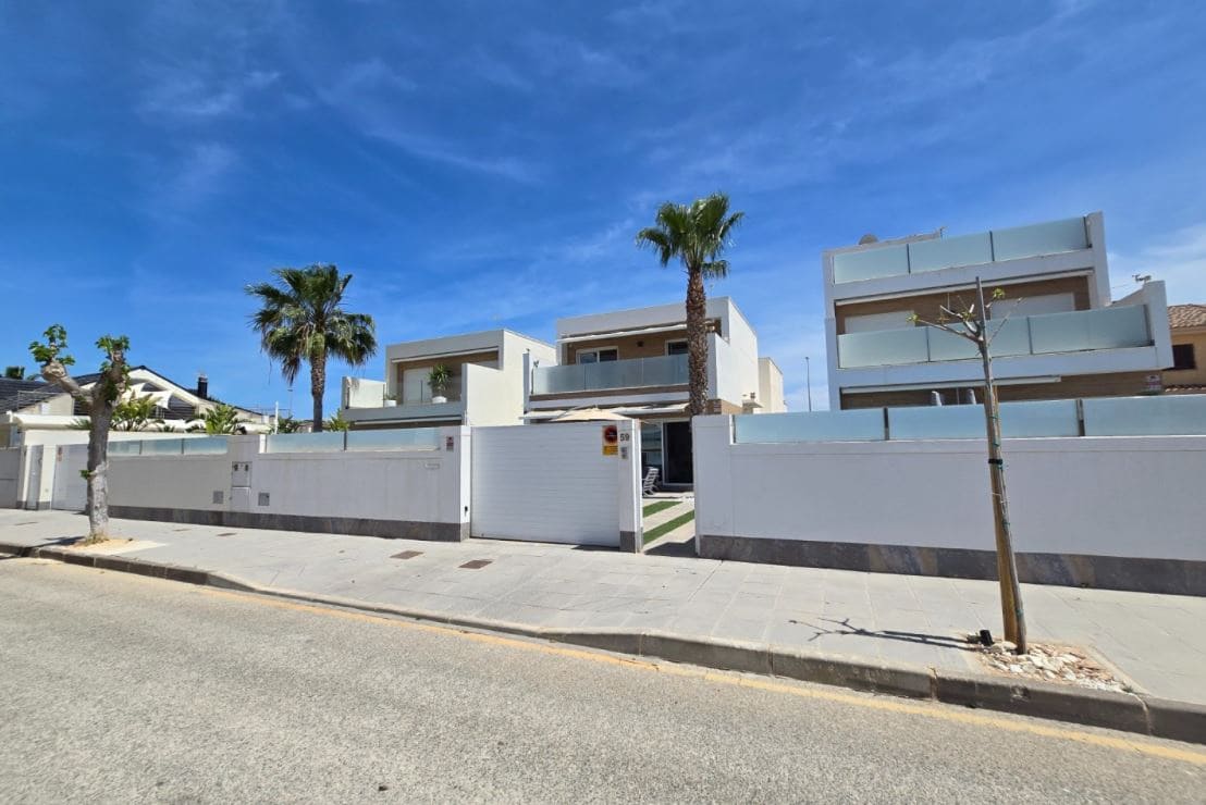 3 sovrum Villa till salu i Pilar de la Horadada - 450 000 € (Ref: 9834700)