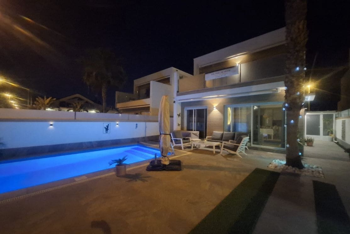 3 sovrum Villa till salu i Pilar de la Horadada - 450 000 € (Ref: 9834700)